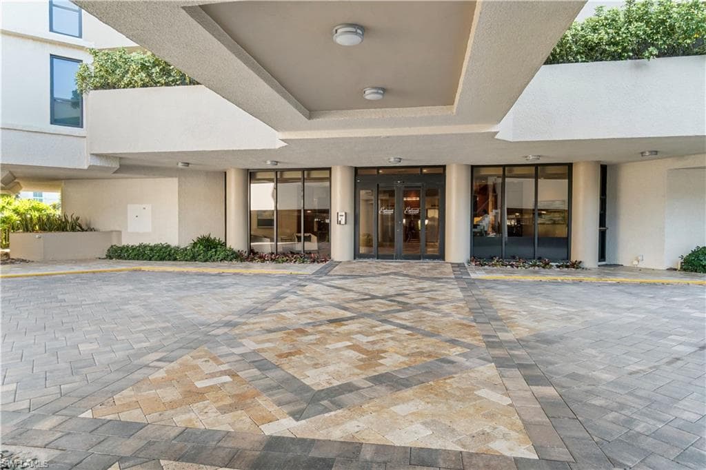 4551 Gulf Shore Blvd N 205, Naples, FL 34103-46