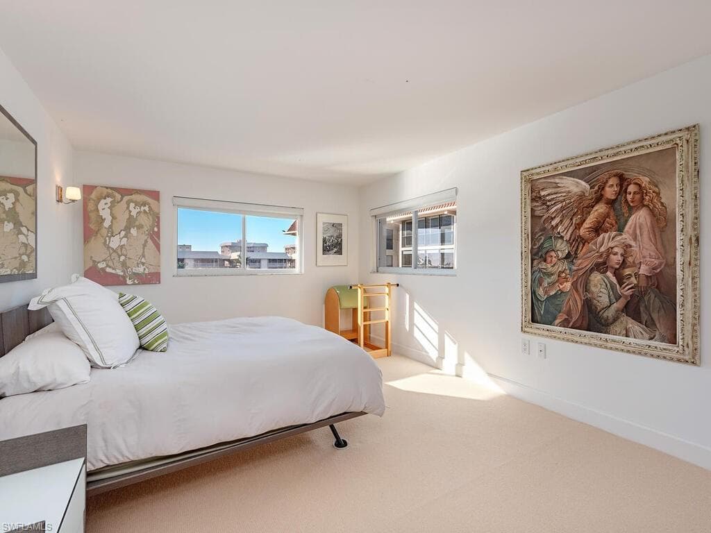 222 Harbour Dr 503, Naples, FL 34103-8