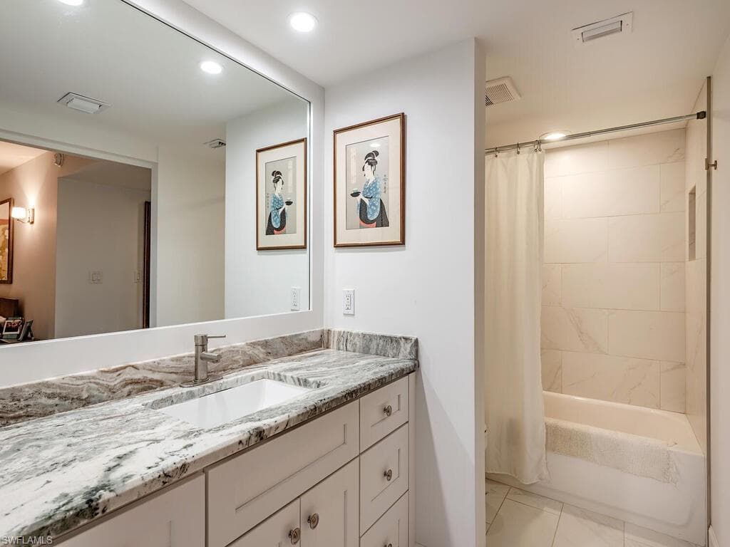 222 Harbour Dr 503, Naples, FL 34103-9