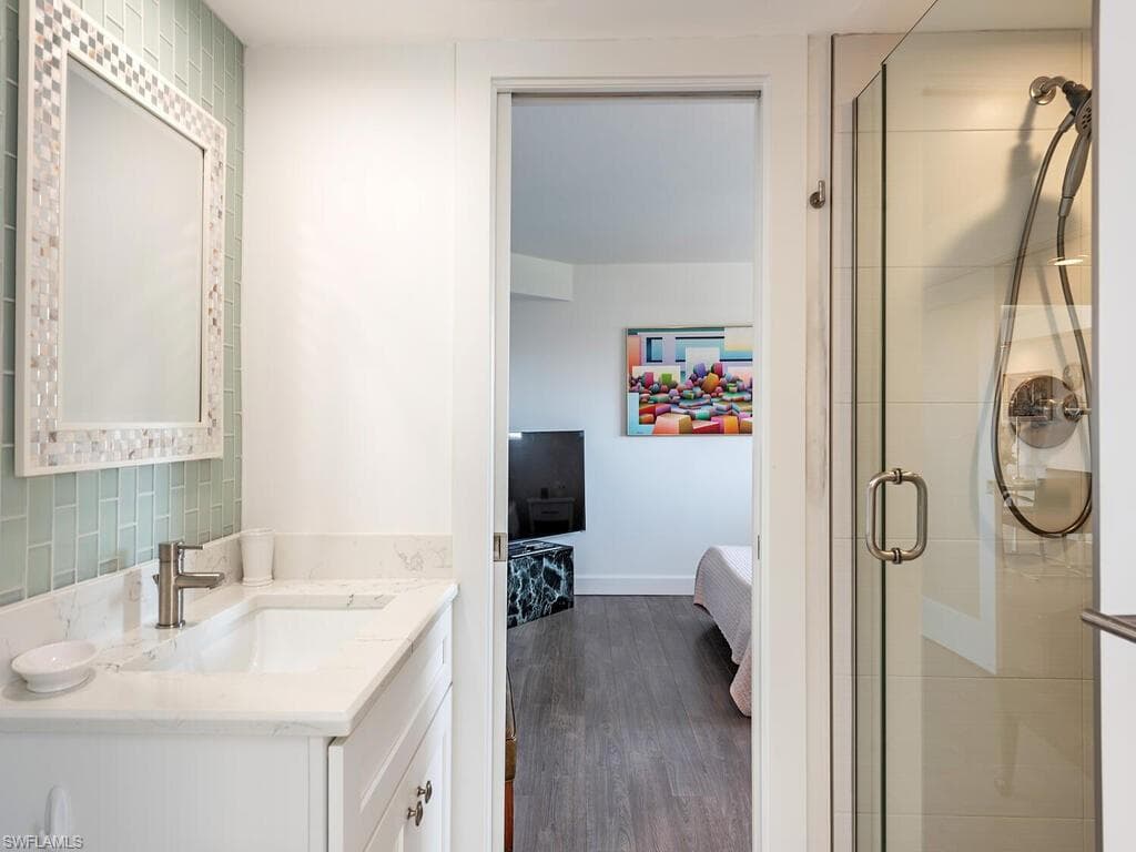 222 Harbour Dr 503, Naples, FL 34103-13