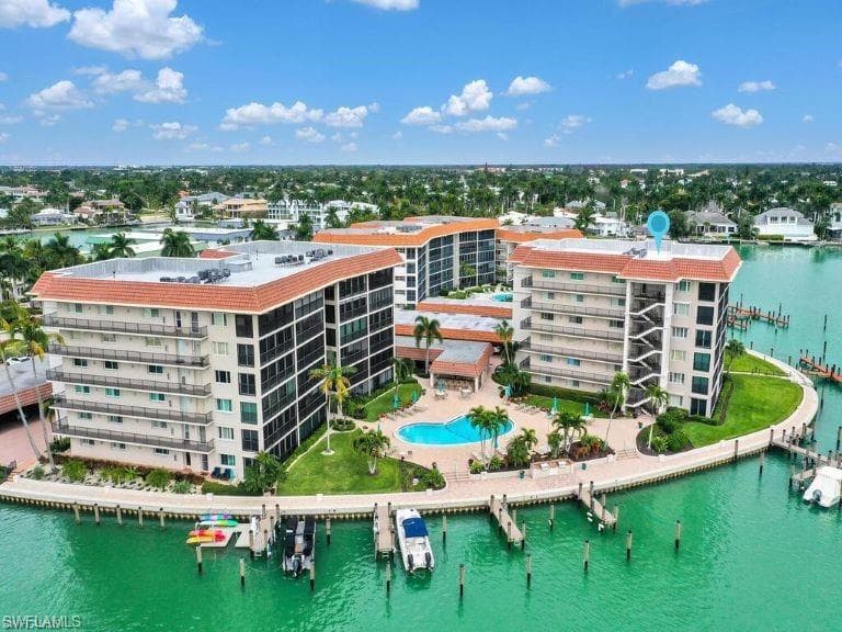 222 Harbour Dr 503, Naples, FL 34103-15