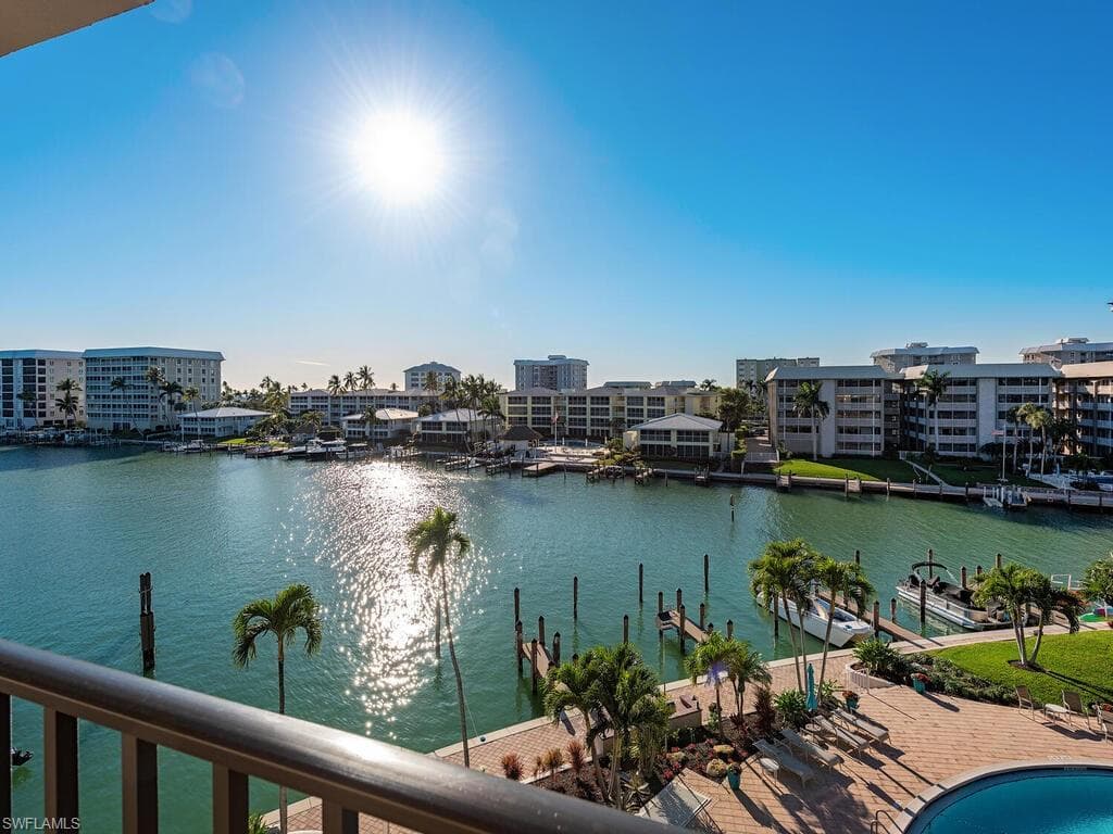 222 Harbour Dr 503, Naples, FL 34103-2