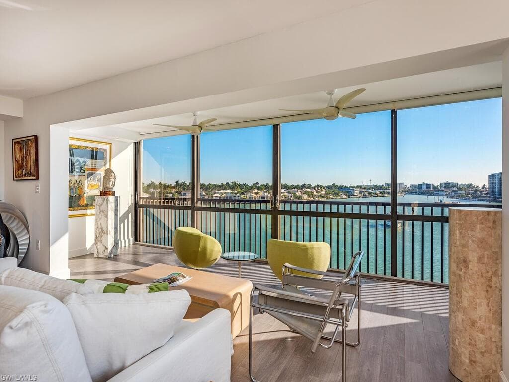 222 Harbour Dr 503, Naples, FL 34103-3