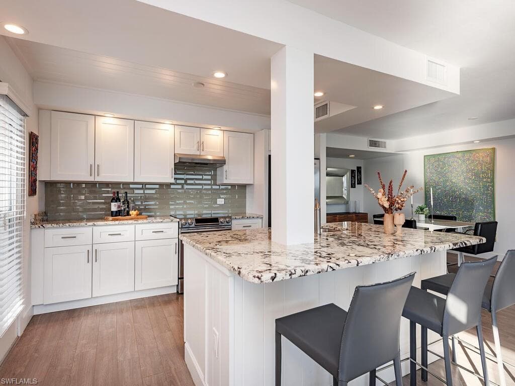 222 Harbour Dr 503, Naples, FL 34103-6