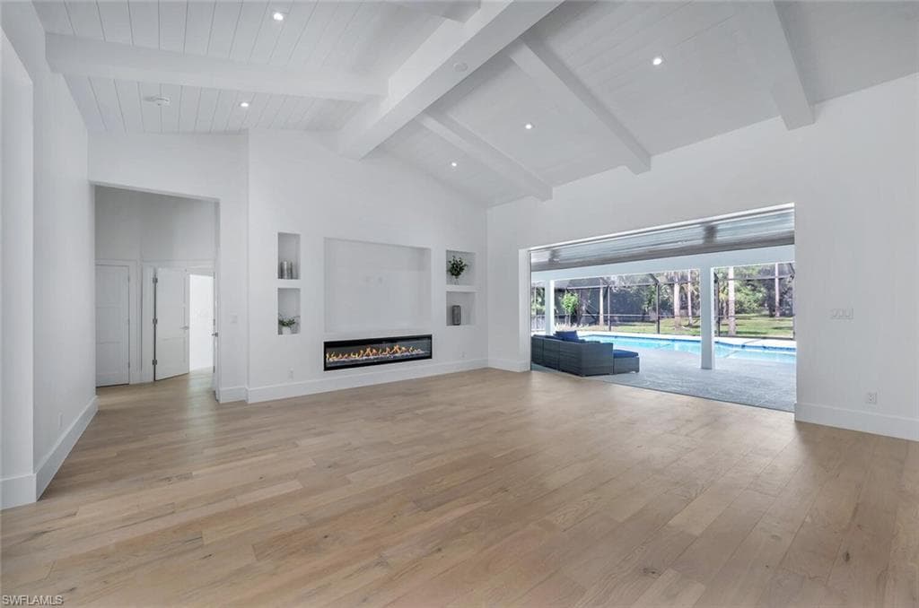 5253 Sycamore Dr, Naples, FL 34119-8