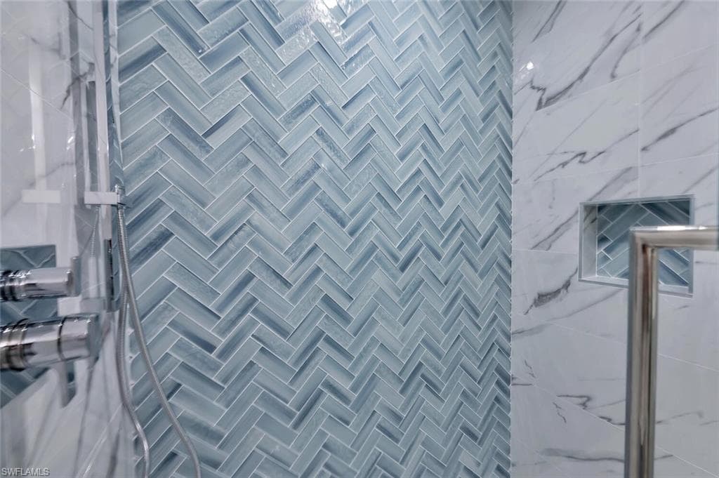 5253 Sycamore Dr, Naples, FL 34119-29