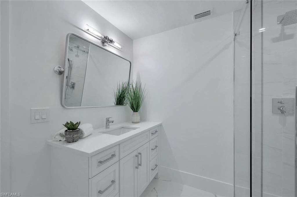 5253 Sycamore Dr, Naples, FL 34119-32