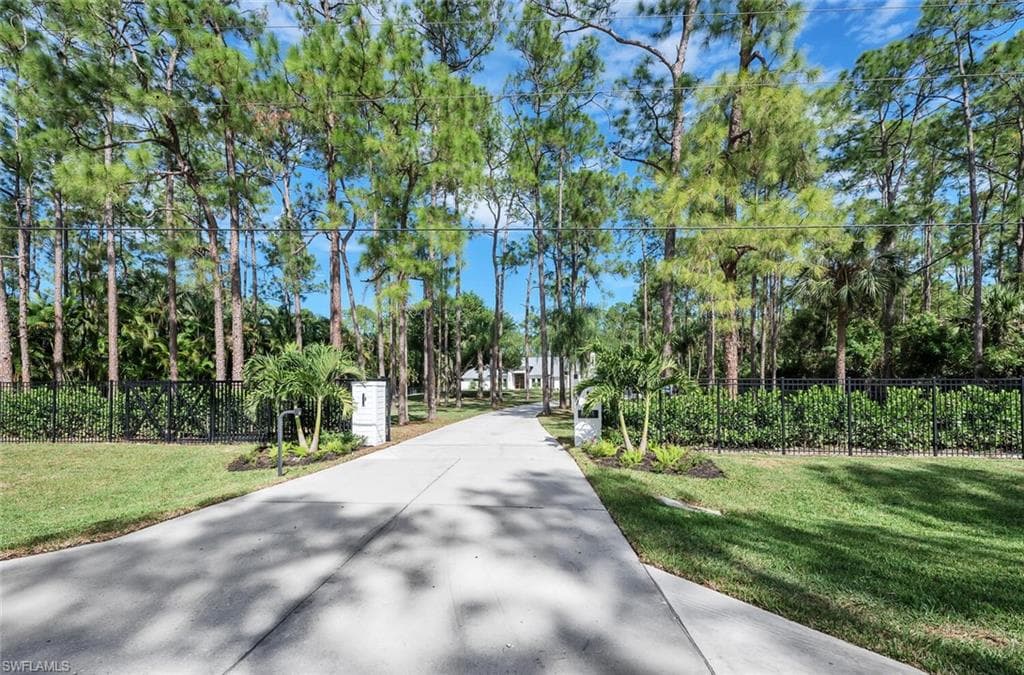 5253 Sycamore Dr, Naples, FL 34119-2