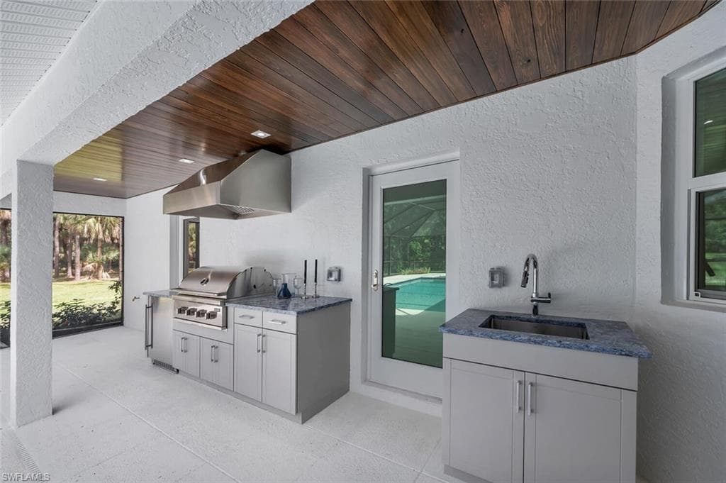 5253 Sycamore Dr, Naples, FL 34119-42