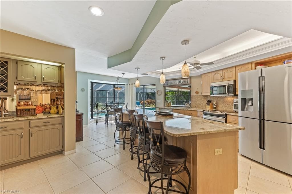 205 Muirfield Cir, Naples, FL 34113-9