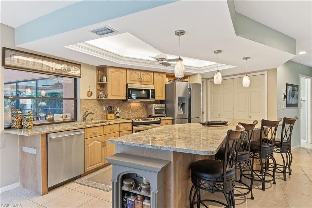 205 Muirfield Cir, Naples, FL 34113-10