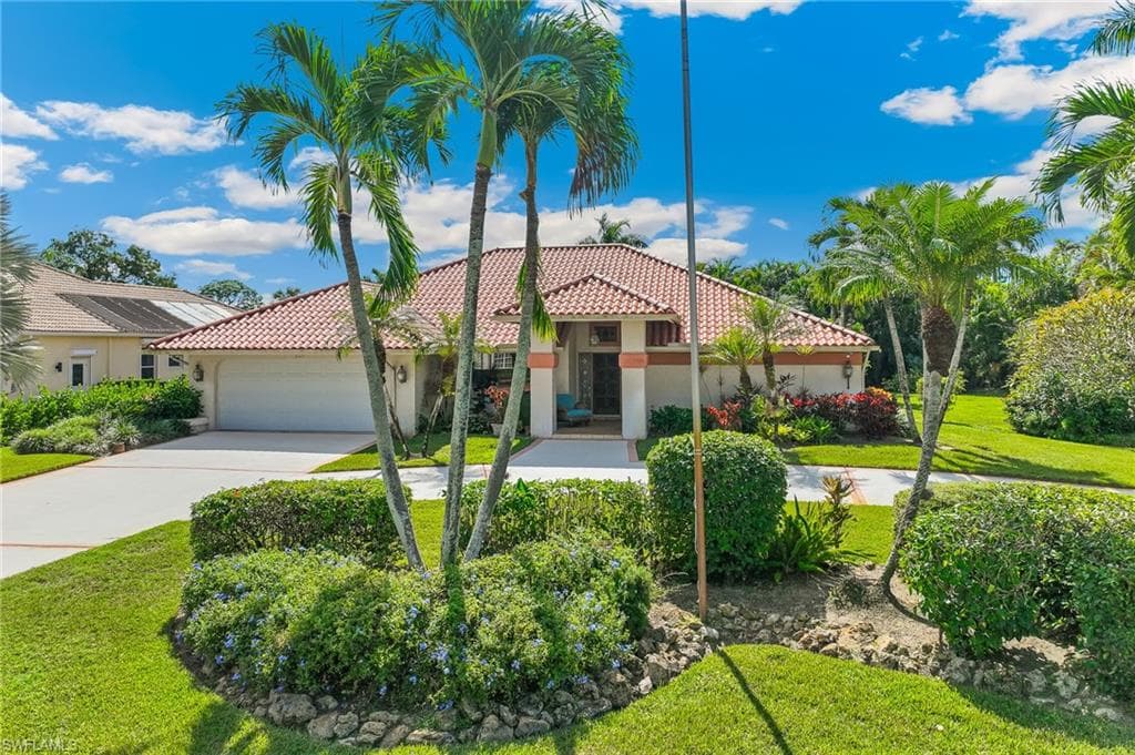 205 Muirfield Cir, Naples, FL 34113-14