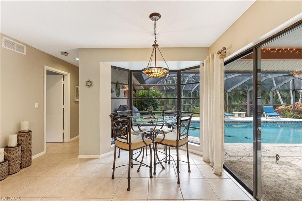 205 Muirfield Cir, Naples, FL 34113-7