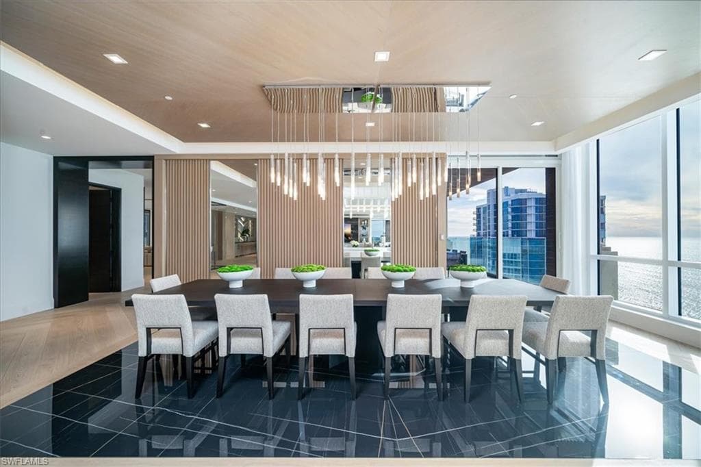 81 Seagate Dr Ph20, Naples, FL 34103-8