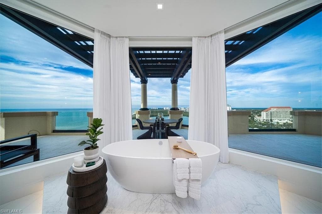 81 Seagate Dr Ph20, Naples, FL 34103-17