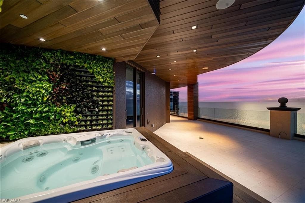 81 Seagate Dr Ph20, Naples, FL 34103-21