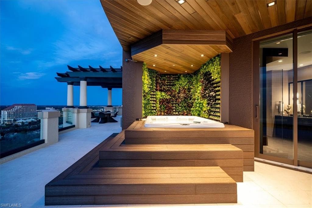 81 Seagate Dr Ph20, Naples, FL 34103-22