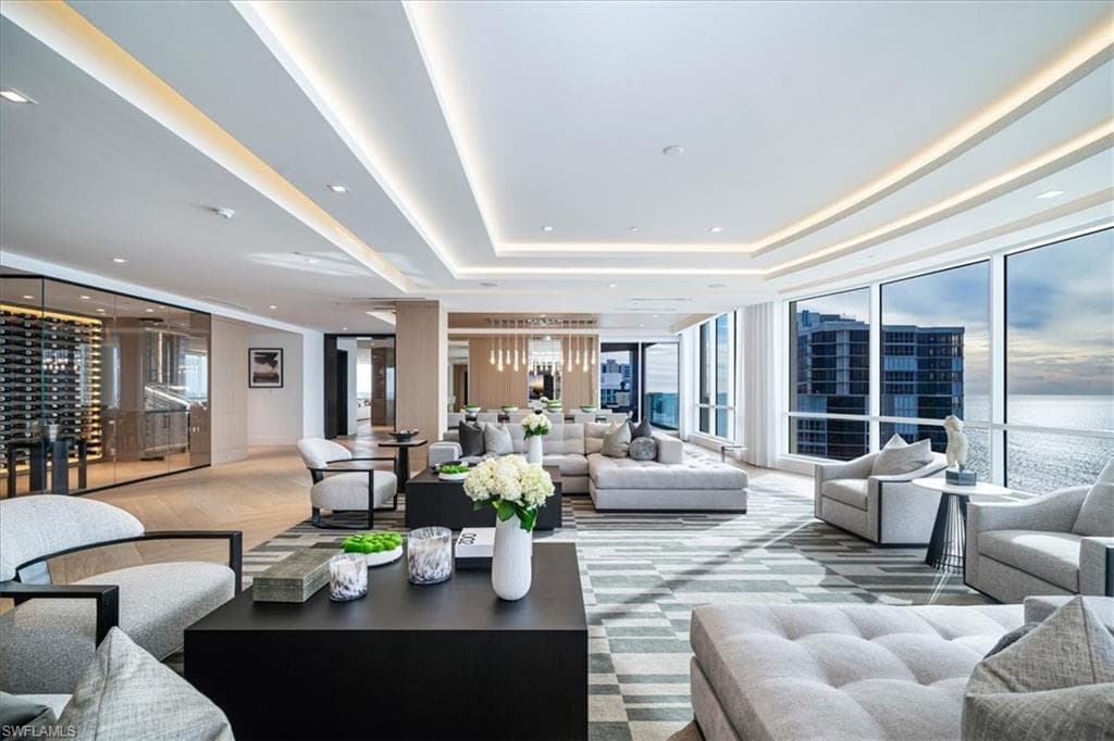 81 Seagate Dr Ph20, Naples, FL 34103-27