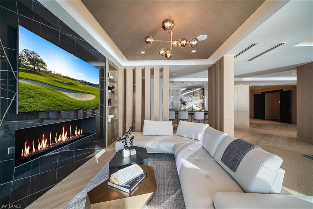 81 Seagate Dr Ph20, Naples, FL 34103-29