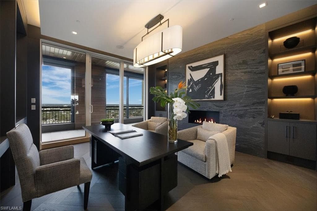 81 Seagate Dr Ph20, Naples, FL 34103-31