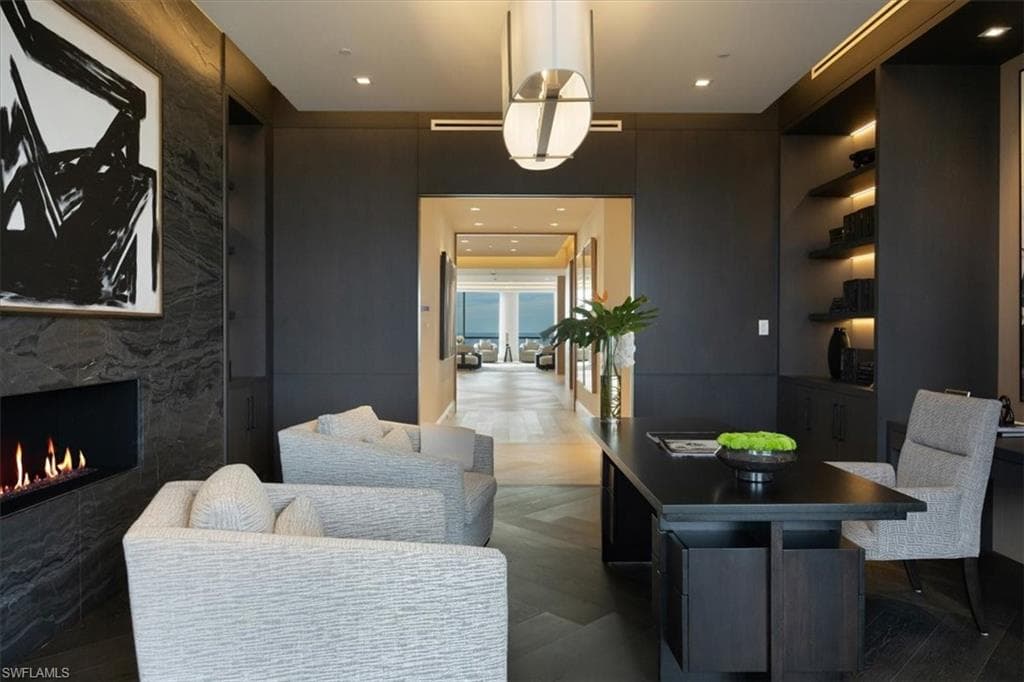 81 Seagate Dr Ph20, Naples, FL 34103-33