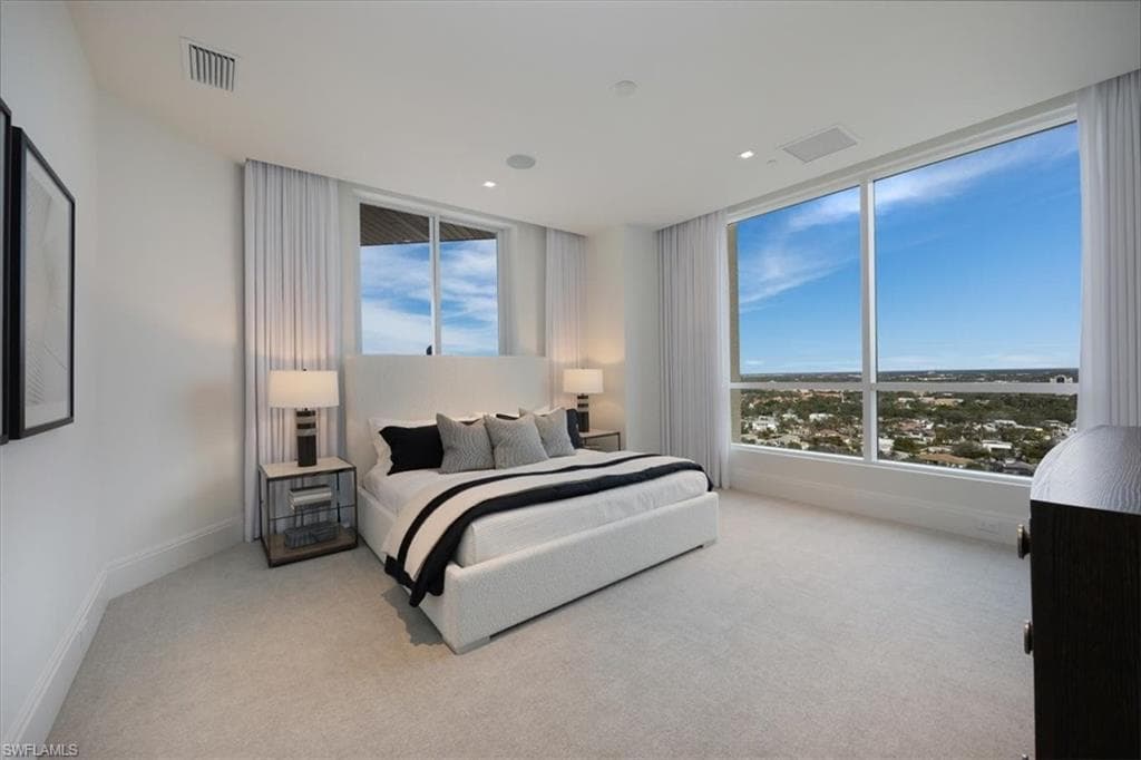 81 Seagate Dr Ph20, Naples, FL 34103-34