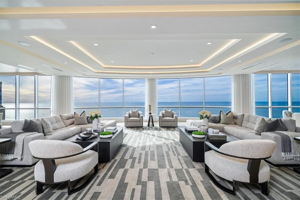 81 Seagate Dr Ph20, Naples, FL 34103-2