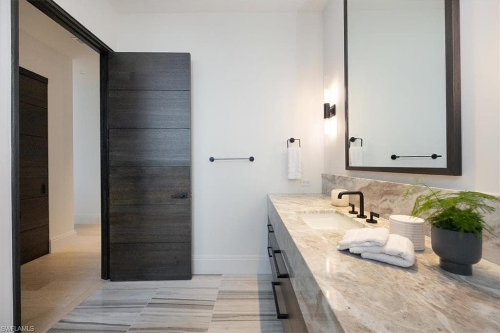 81 Seagate Dr Ph20, Naples, FL 34103-39