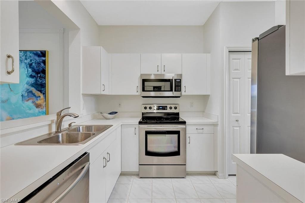 2300 Carrington Ct 203, Naples, FL 34109-6