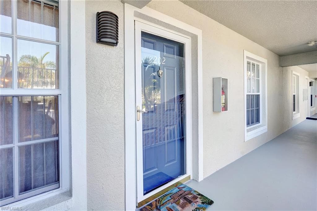 575 Club Side Dr 4-202, Naples, FL 34110-11