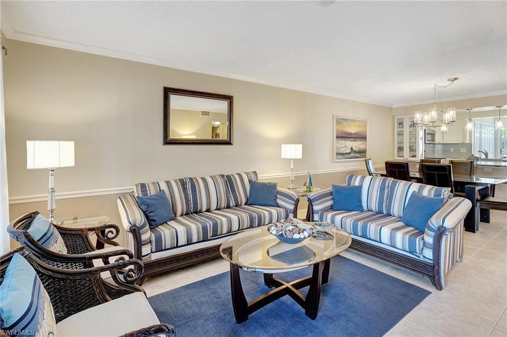 575 Club Side Dr 4-202, Naples, FL 34110-12