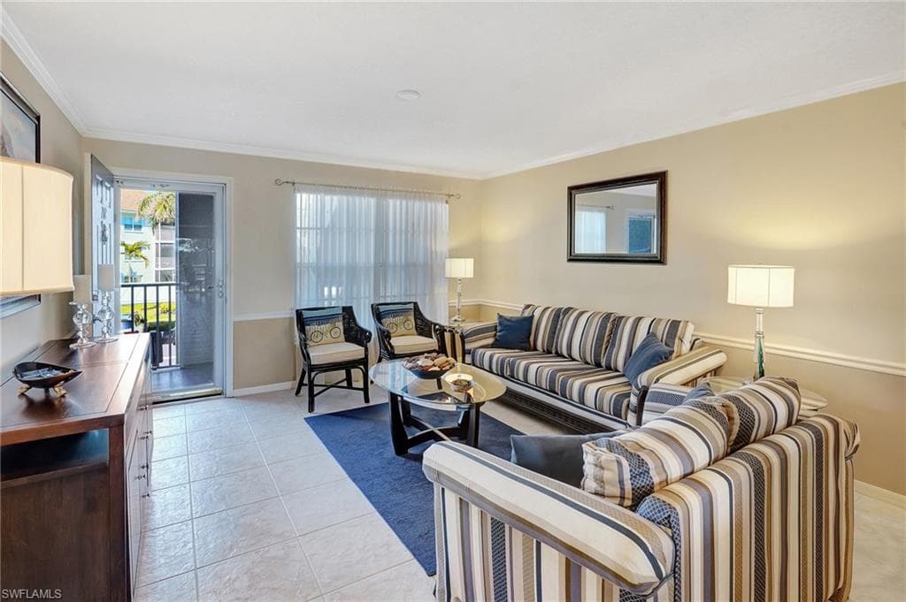 575 Club Side Dr 4-202, Naples, FL 34110-13