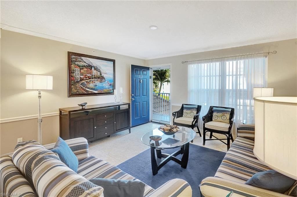 575 Club Side Dr 4-202, Naples, FL 34110-14