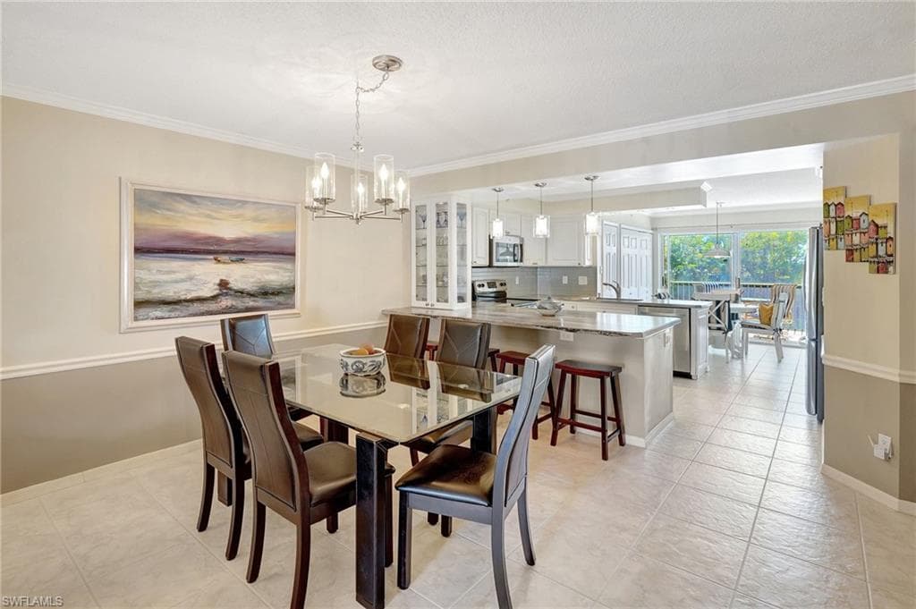 575 Club Side Dr 4-202, Naples, FL 34110-16