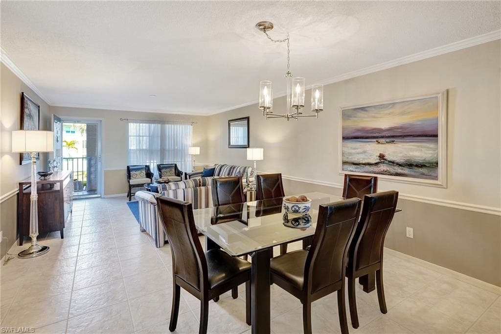 575 Club Side Dr 4-202, Naples, FL 34110-17