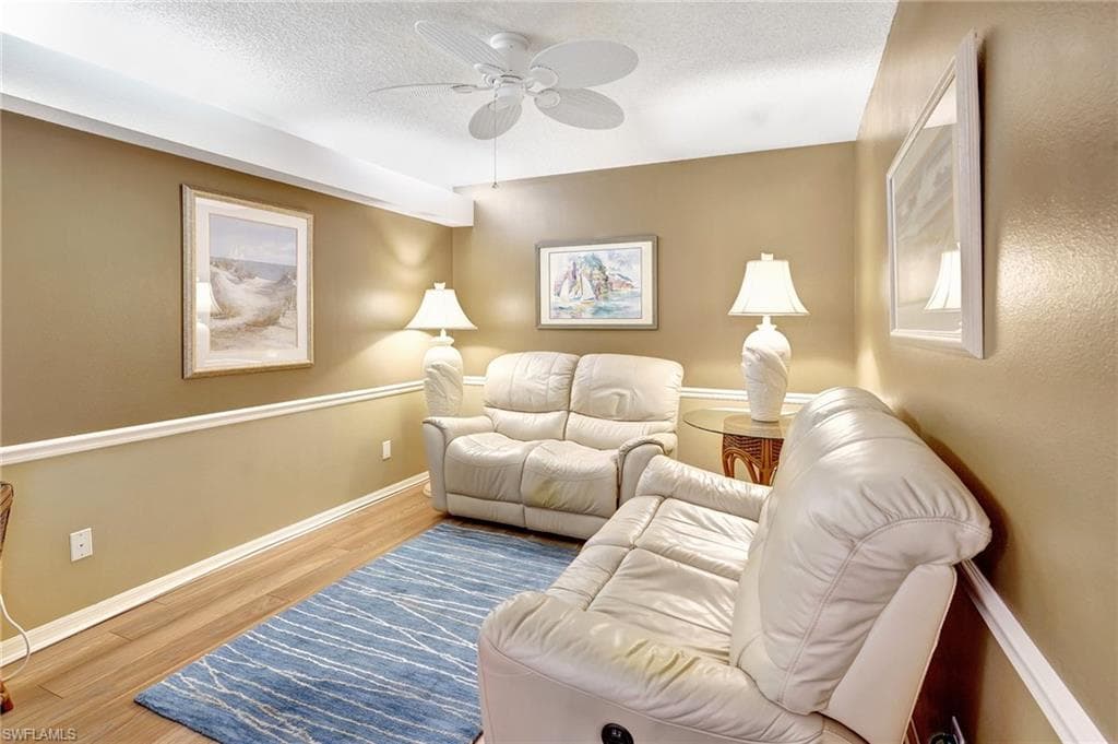 575 Club Side Dr 4-202, Naples, FL 34110-23