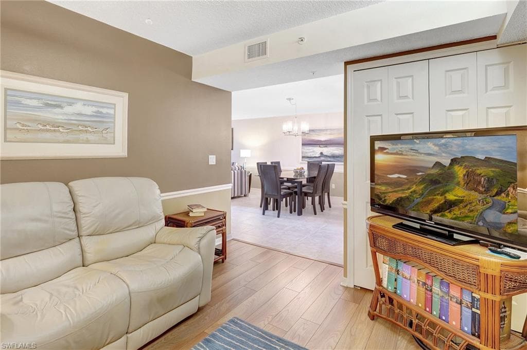 575 Club Side Dr 4-202, Naples, FL 34110-24