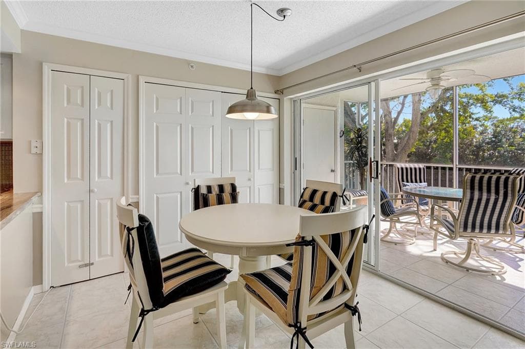 575 Club Side Dr 4-202, Naples, FL 34110-26