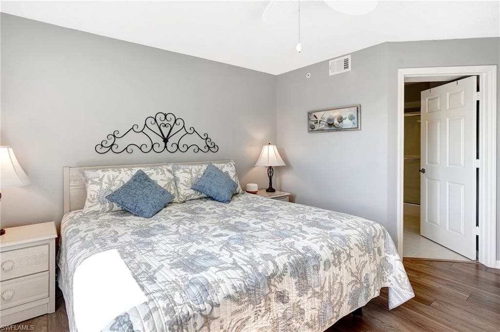 575 Club Side Dr 4-202, Naples, FL 34110-31