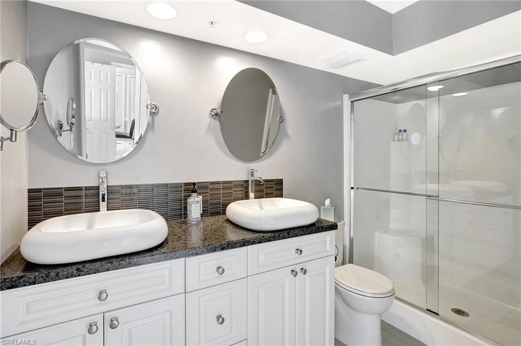 575 Club Side Dr 4-202, Naples, FL 34110-32