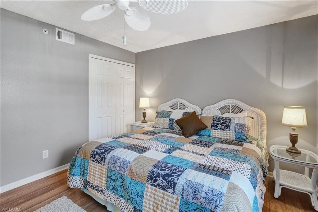 575 Club Side Dr 4-202, Naples, FL 34110-35