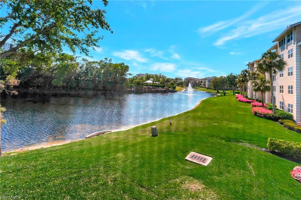 575 Club Side Dr 4-202, Naples, FL 34110-39
