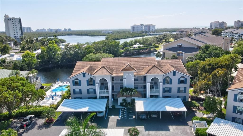 575 Club Side Dr 4-202, Naples, FL 34110-6