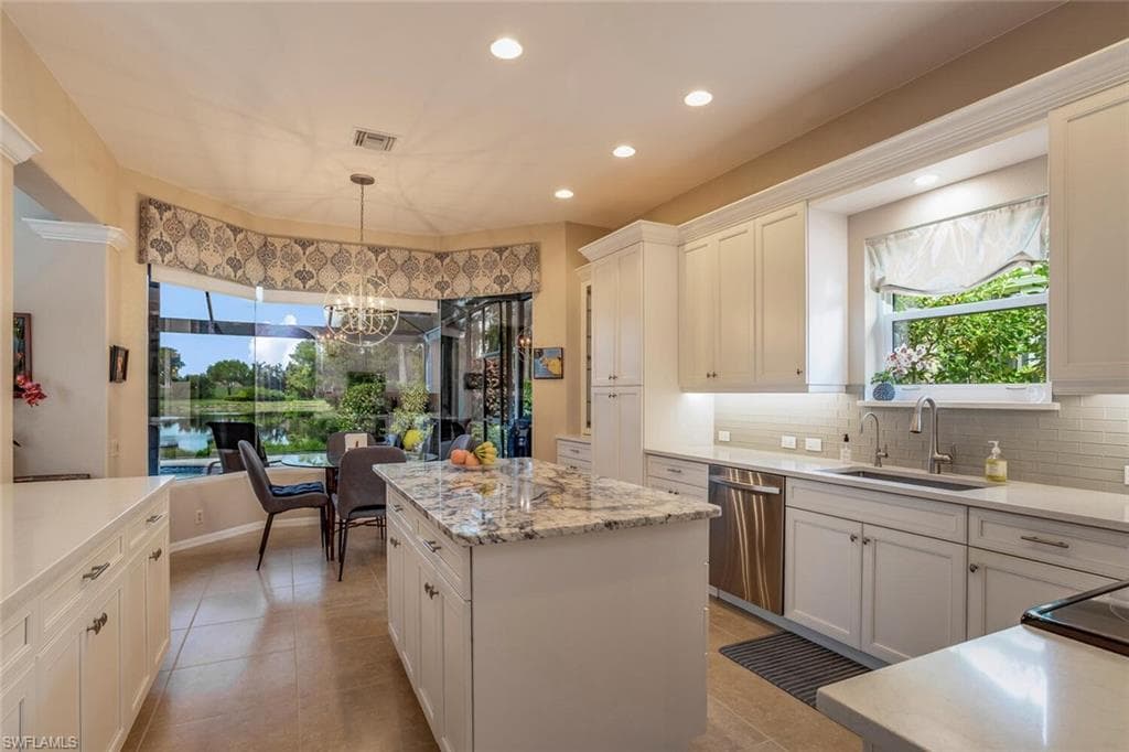 2839 Lone Pine Ln NW, Naples, FL 34119-8