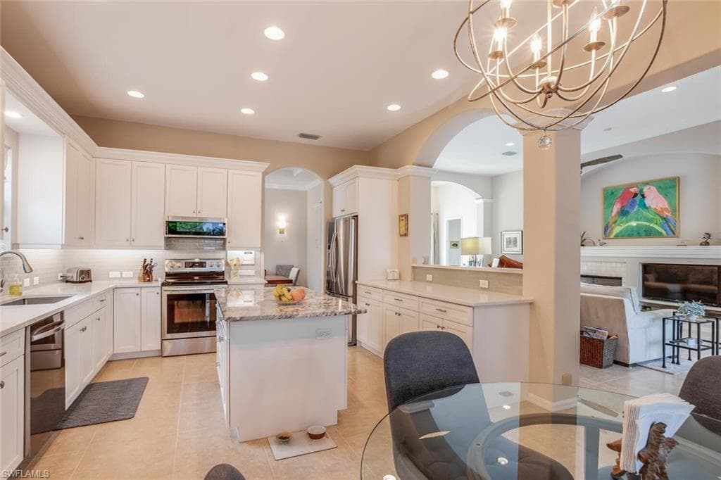 2839 Lone Pine Ln NW, Naples, FL 34119-11