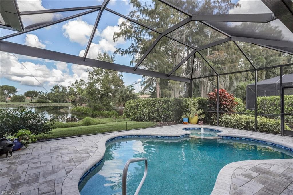 2839 Lone Pine Ln NW, Naples, FL 34119-24