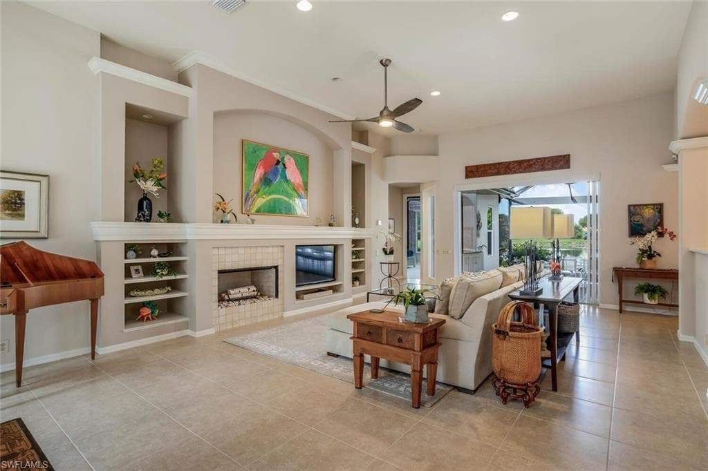 2839 Lone Pine Ln NW, Naples, FL 34119-3