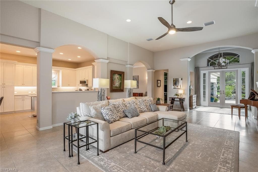 2839 Lone Pine Ln NW, Naples, FL 34119-5