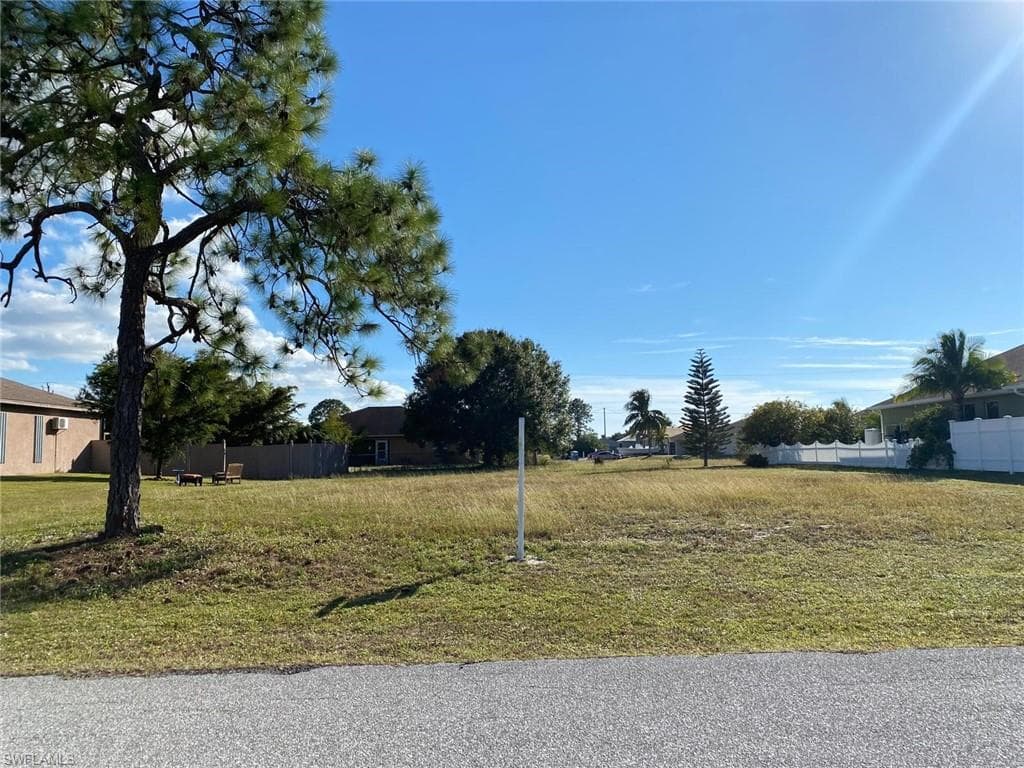 1932 20th Ter, Cape Coral, FL 33993-1