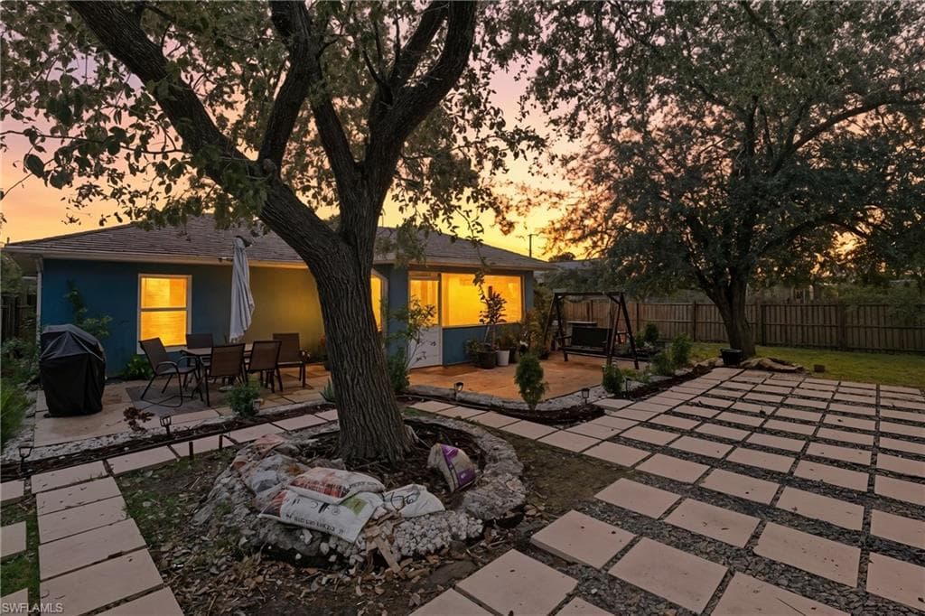 2207 28th St, Cape Coral, FL 33909-29